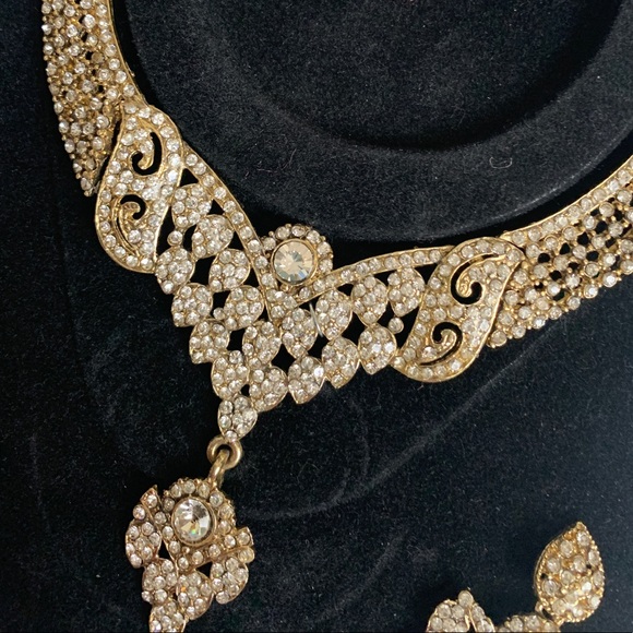 Beautiful Indian stone studded bridal 4pc set - Picture 3 of 6